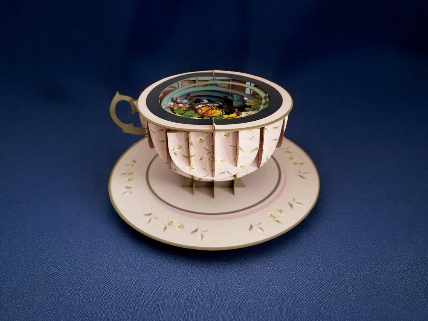 Biglietto pop-up a forma di tazza di tè - Farfalle