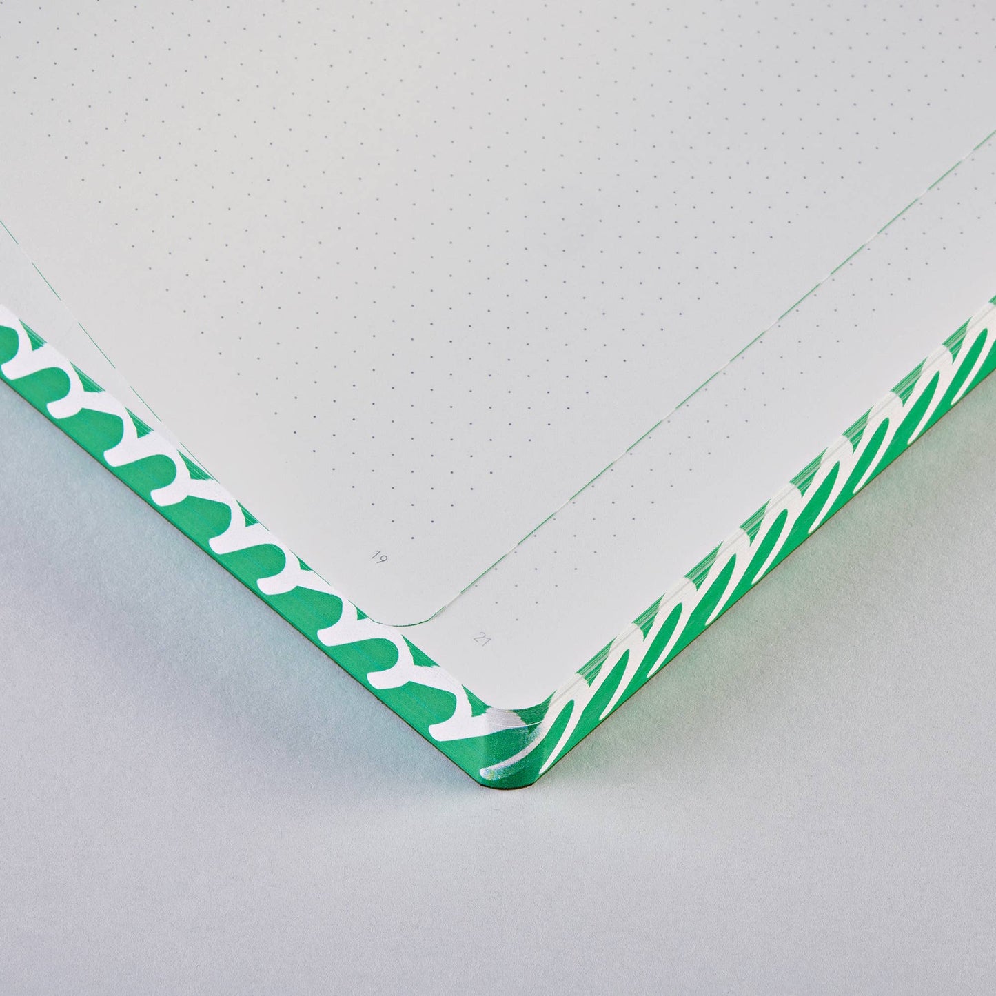 NUUNA _ Write Love Play - Quaderno Graphic L | A5+ | griglia a punti